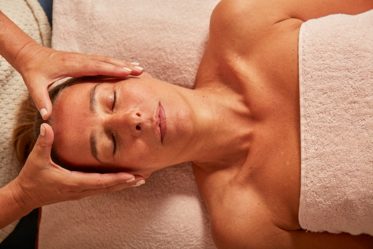 Séance Kobido en cours - lifting naturel du visage sans injection